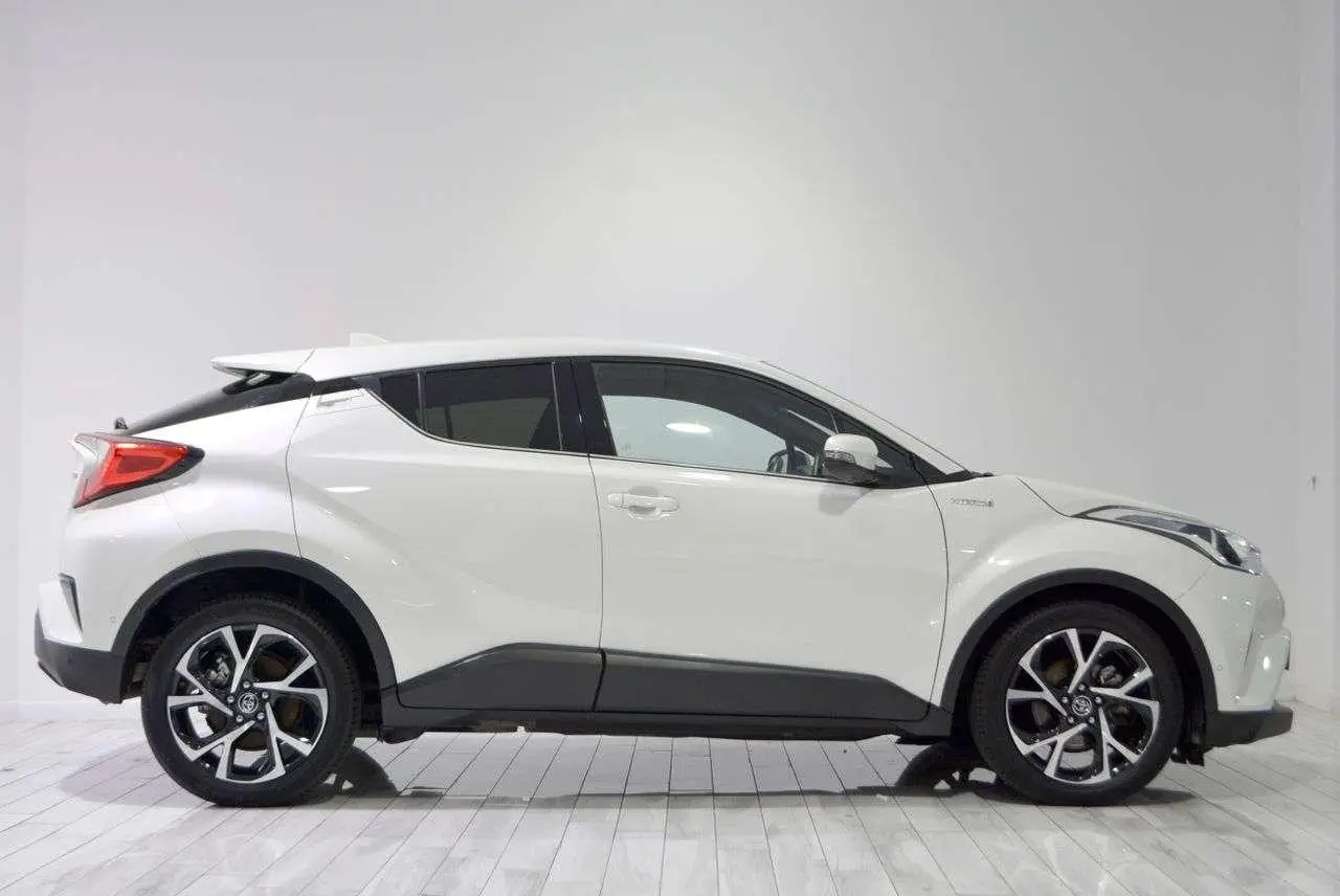 Photo 1 : Toyota C-hr 2018 Hybrid