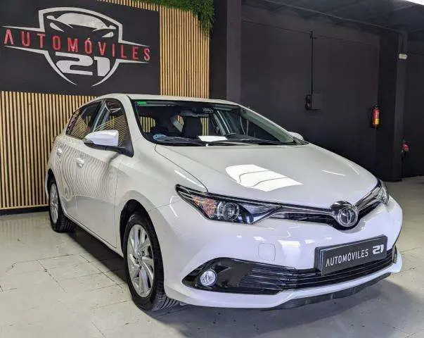 Photo 1 : Toyota Auris 2017 Essence