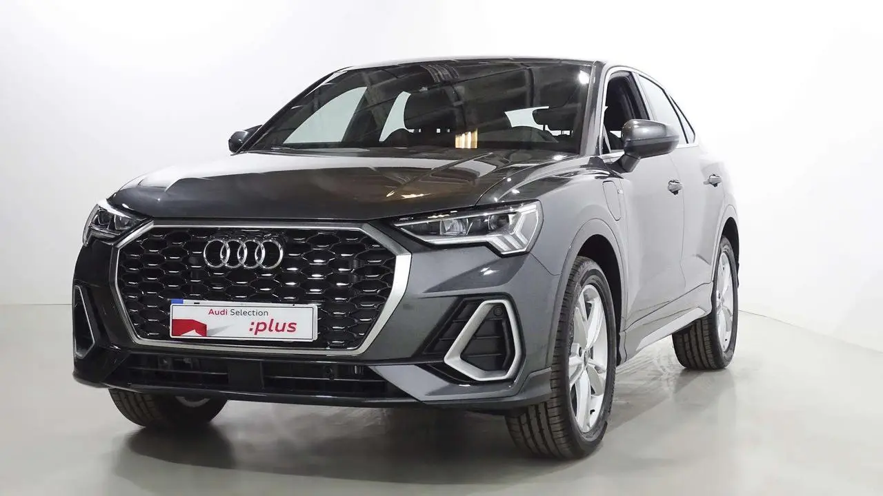 Photo 1 : Audi Q3 2024 Hybrid