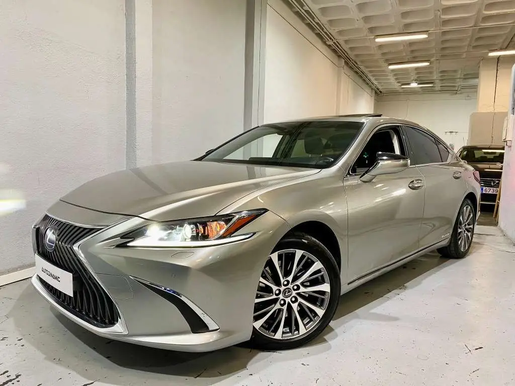 Photo 1 : Lexus Es 2020 Hybrid