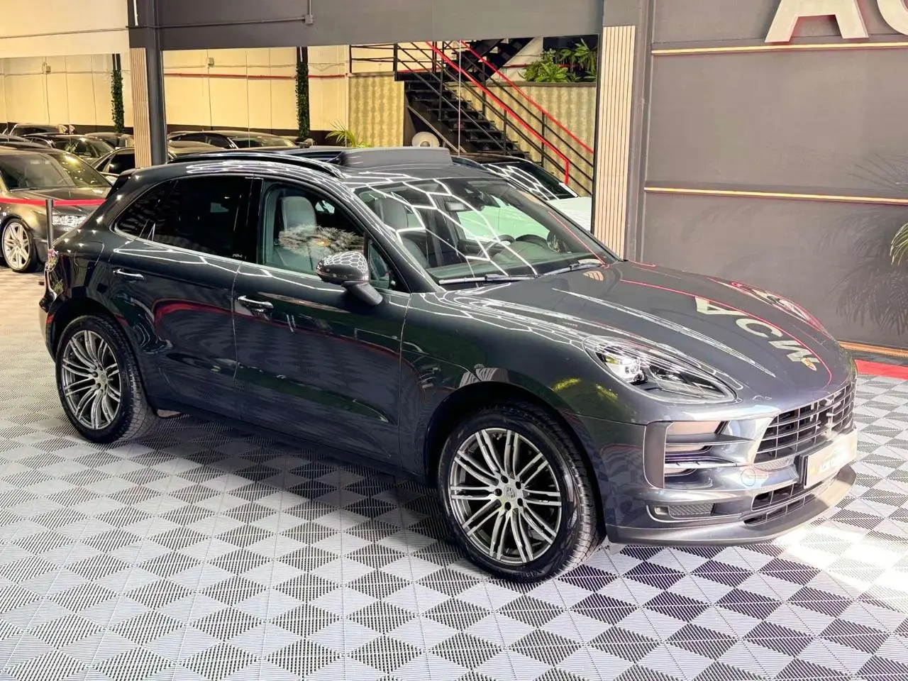 Photo 1 : Porsche Macan 2019 Petrol