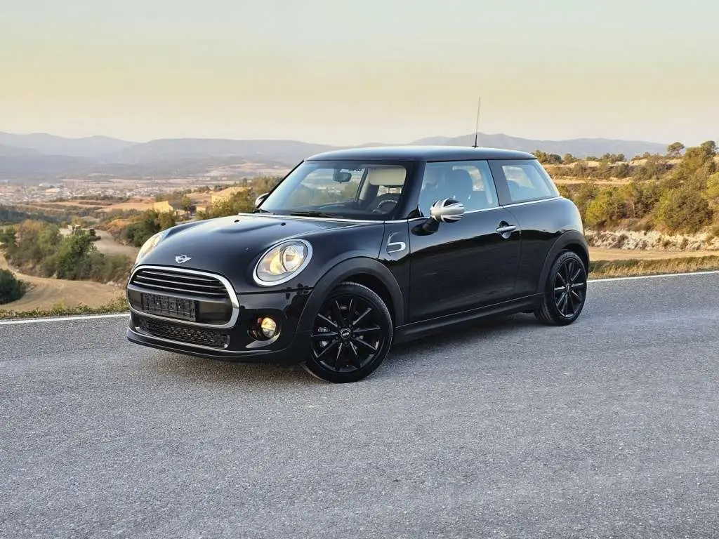 Photo 1 : Mini One 2015 Petrol