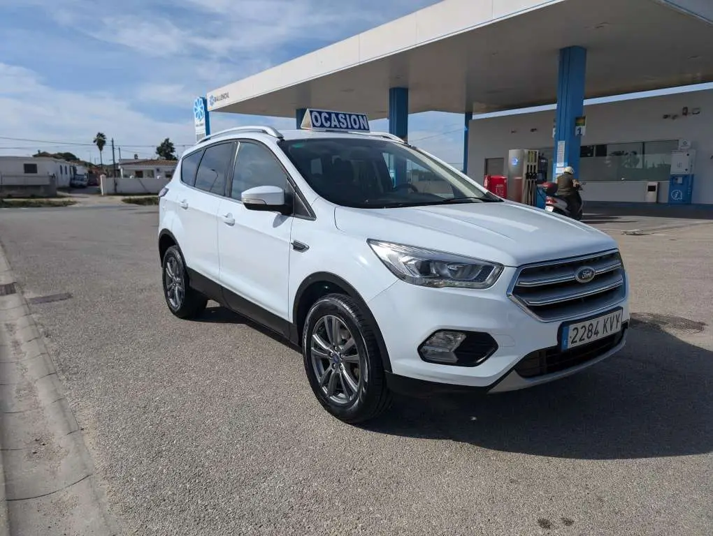 Photo 1 : Ford Kuga 2019 Petrol