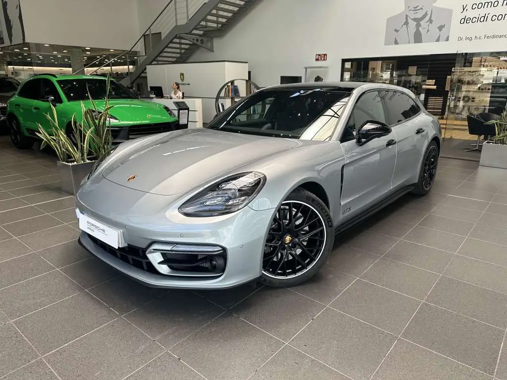 Photo 1 : Porsche Panamera 2023 Essence