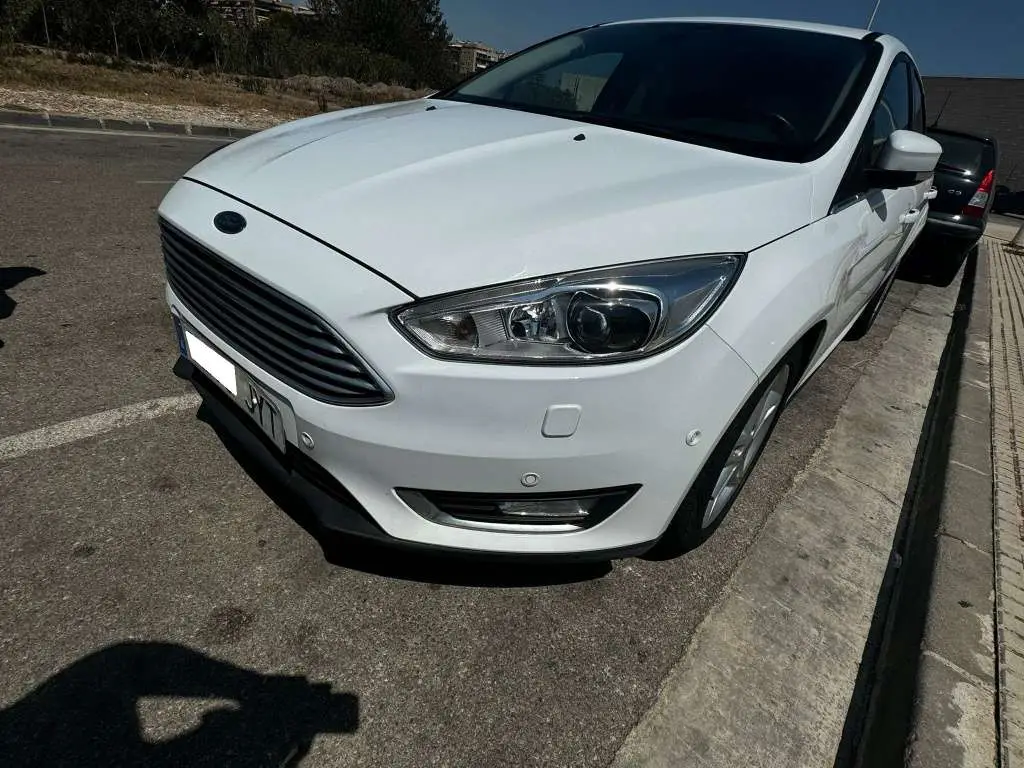 Photo 1 : Ford Focus 2017 Petrol