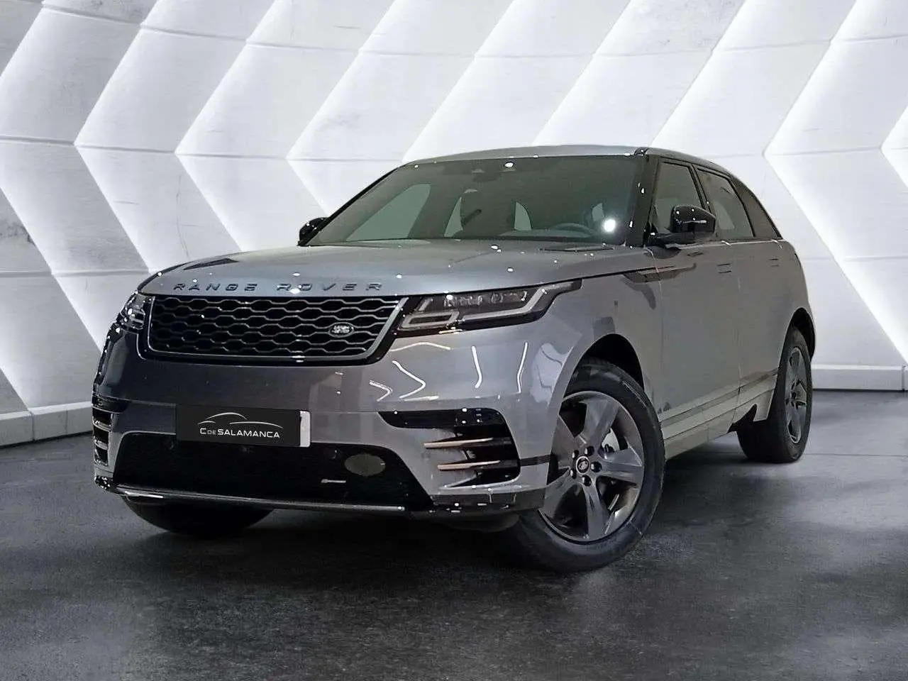 Photo 1 : Land Rover Range Rover Velar 2024 Électrique