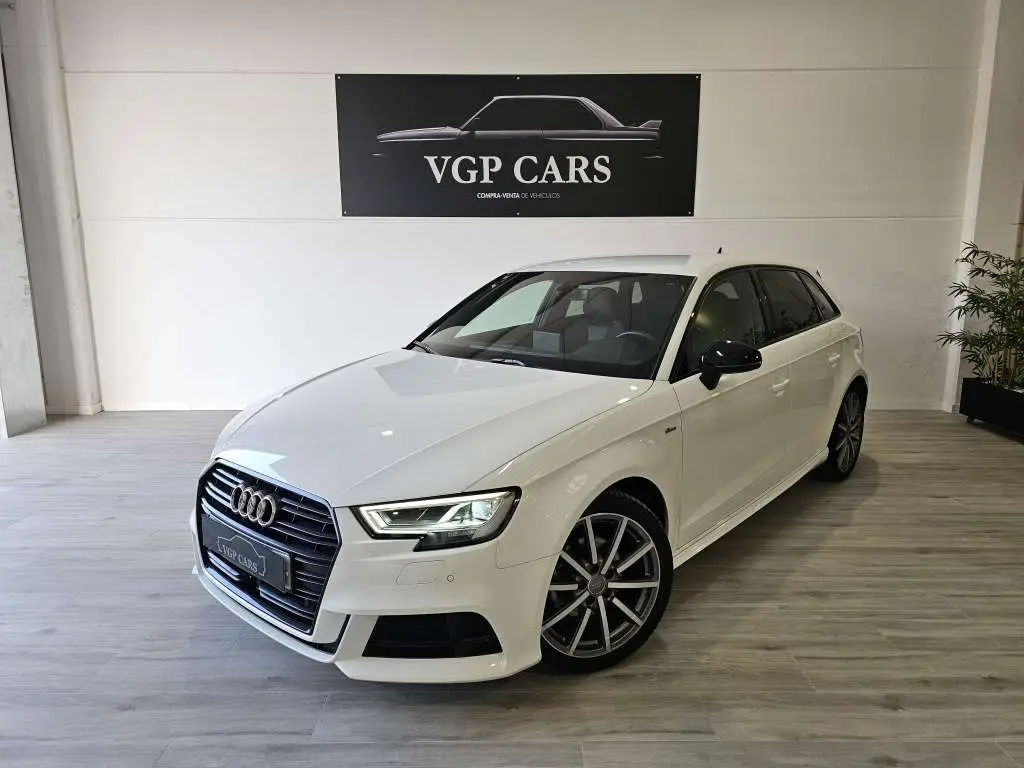 Photo 1 : Audi A3 2019 Petrol