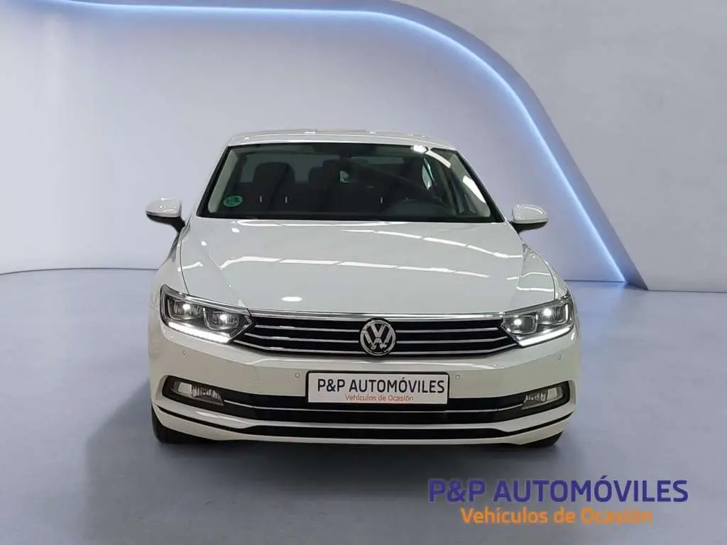 Photo 1 : Volkswagen Passat 2018 Diesel