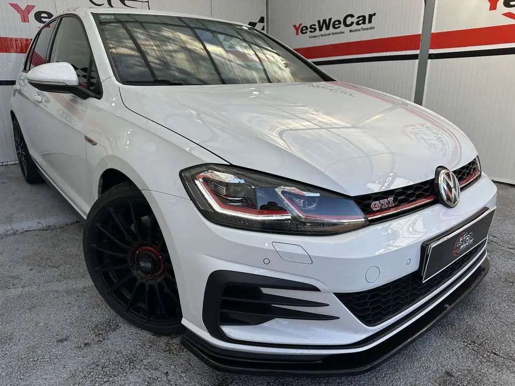 Photo 1 : Volkswagen Golf 2019 Petrol