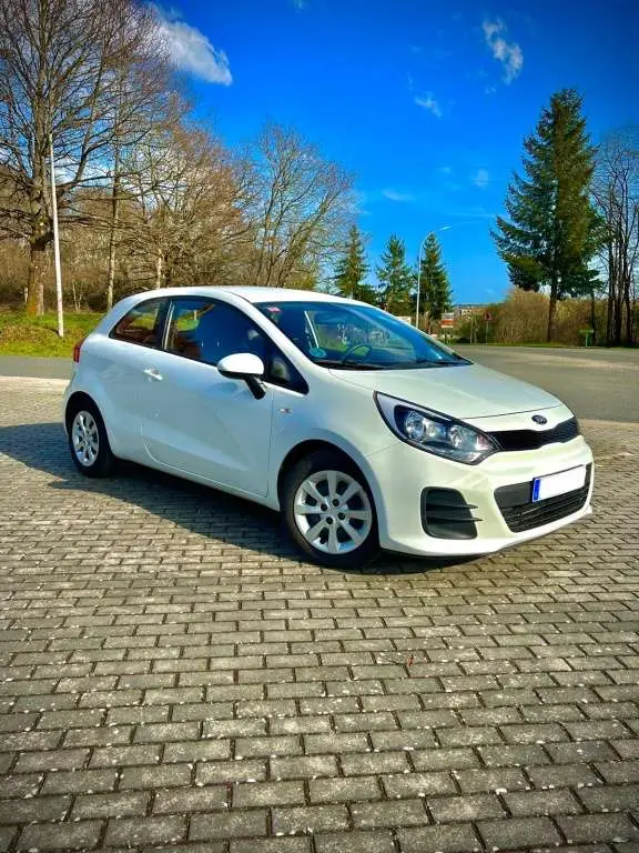 Photo 1 : Kia Rio 2016 Petrol