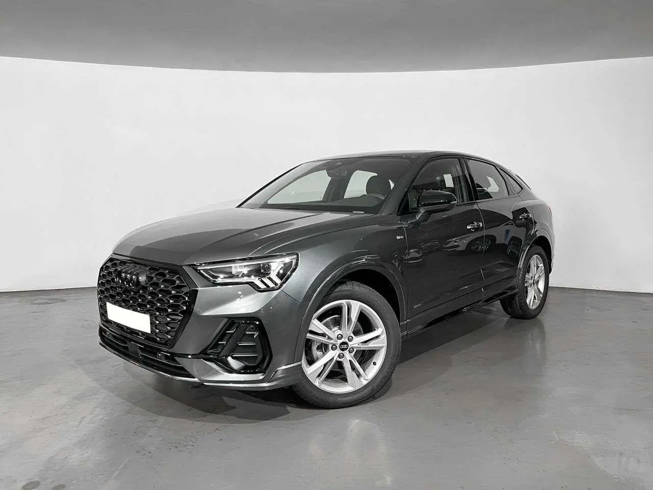 Photo 1 : Audi Q3 2024 Essence