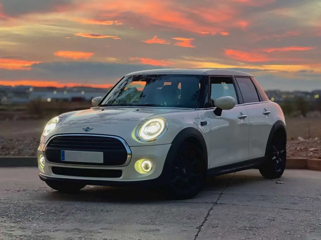 Photo 1 : Mini One 2019 Petrol