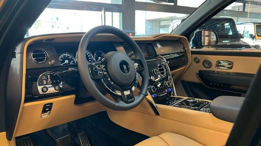 Photo 1 : Rolls-royce Cullinan 2023 Essence