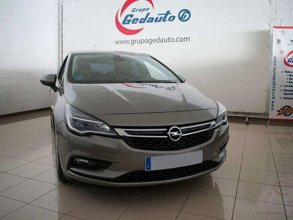 Photo 1 : Opel Astra 2016 Diesel