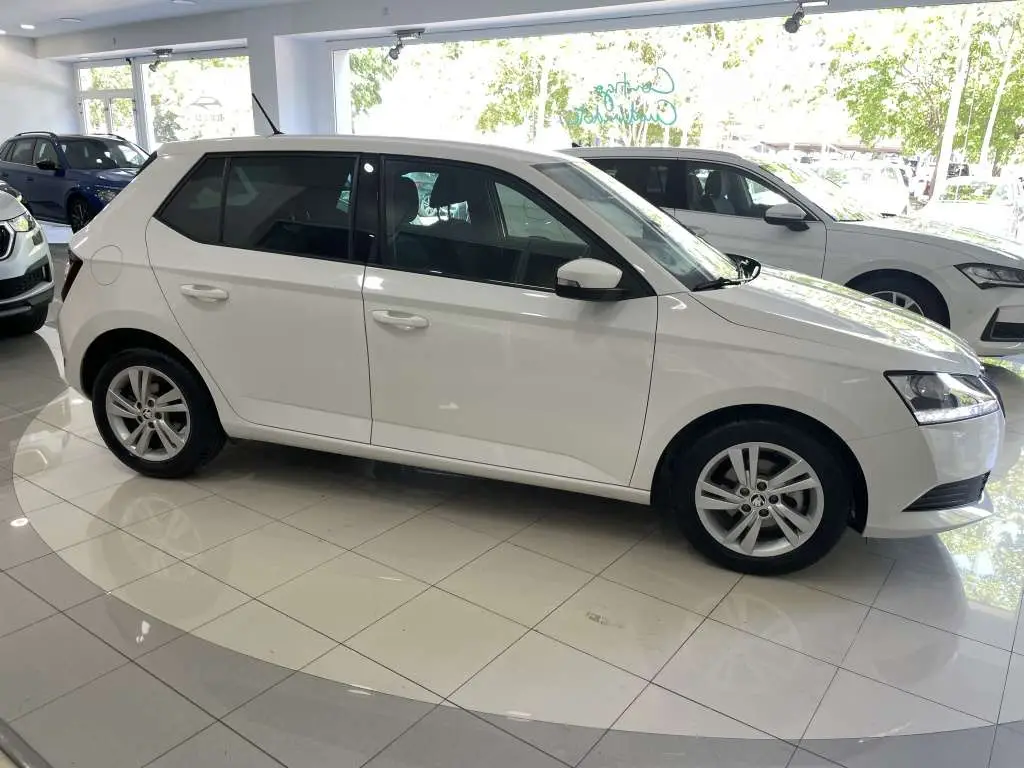 Photo 1 : Skoda Fabia 2021 Essence