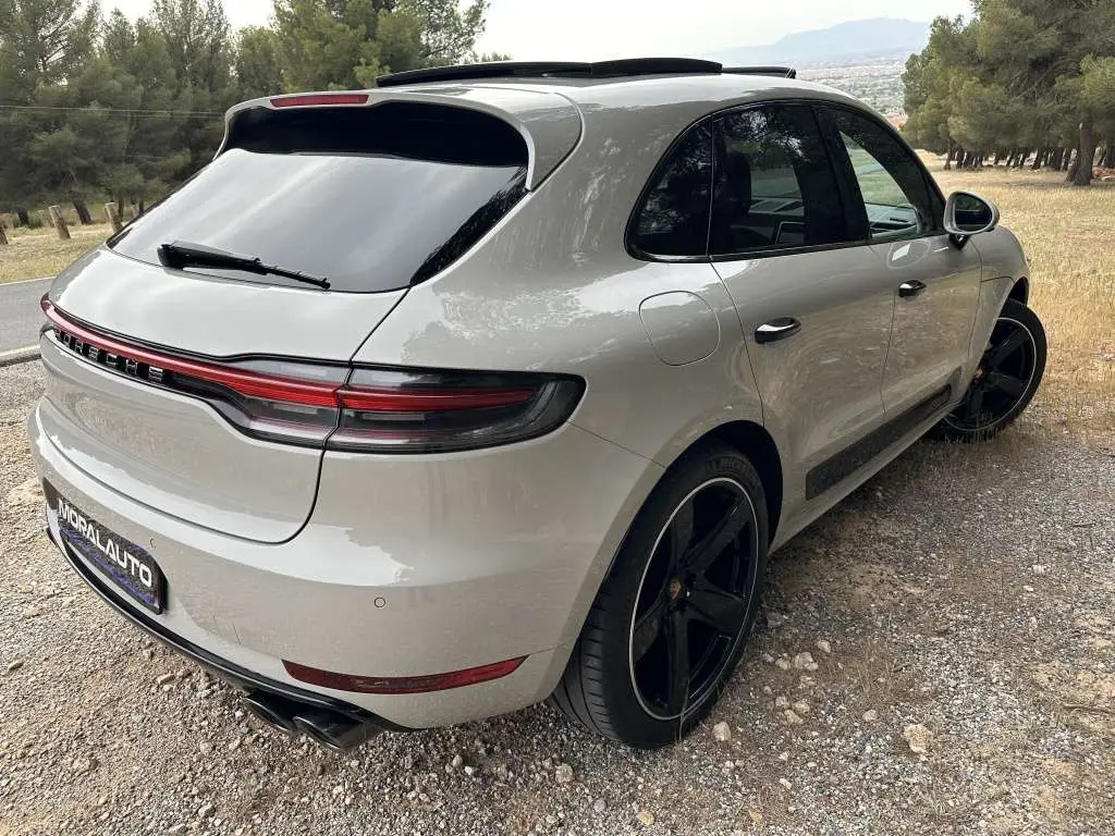 Photo 1 : Porsche Macan 2019 Essence