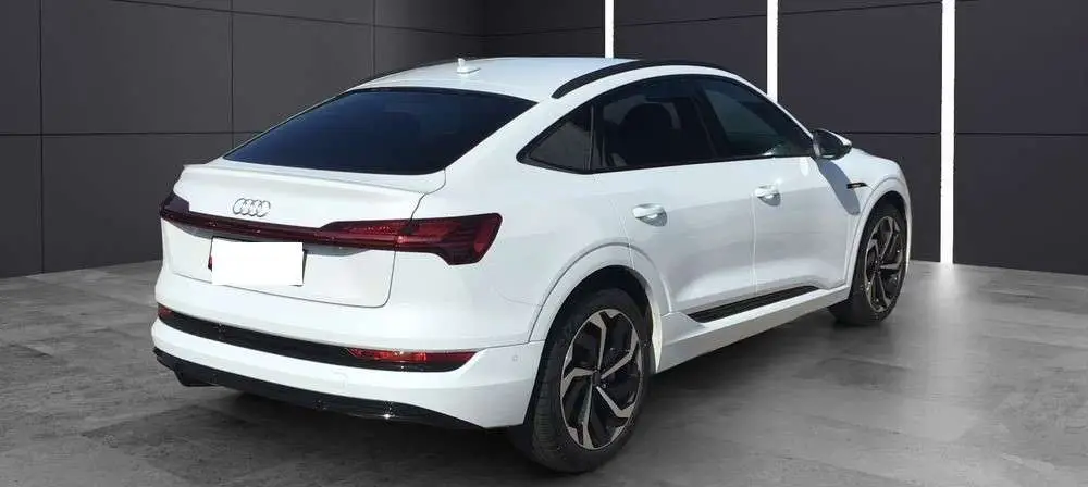 Photo 1 : Audi E-tron 2021 Électrique