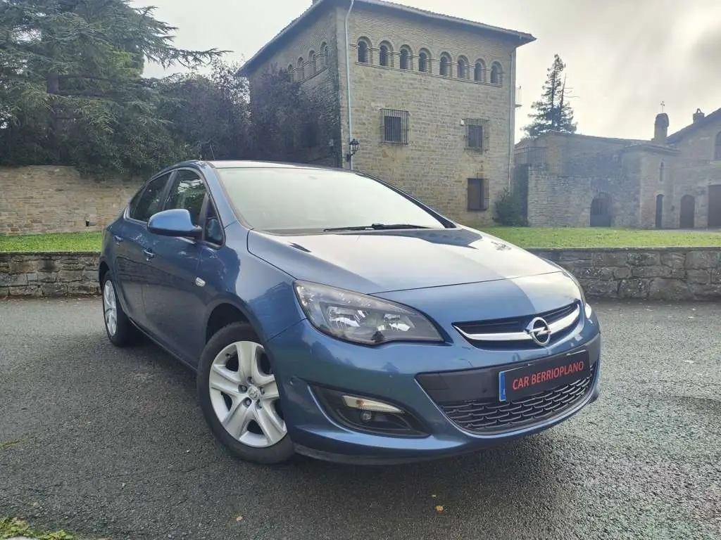 Photo 1 : Opel Astra 2015 Diesel