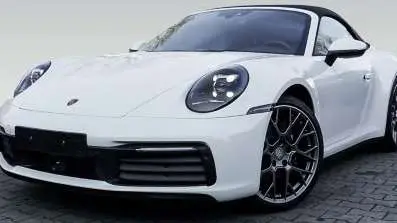 Photo 1 : Porsche 992 2021 Essence