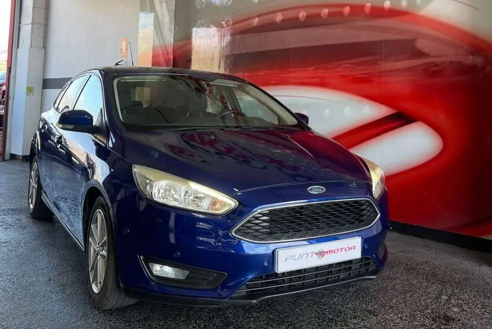 Photo 1 : Ford Focus 2015 Petrol