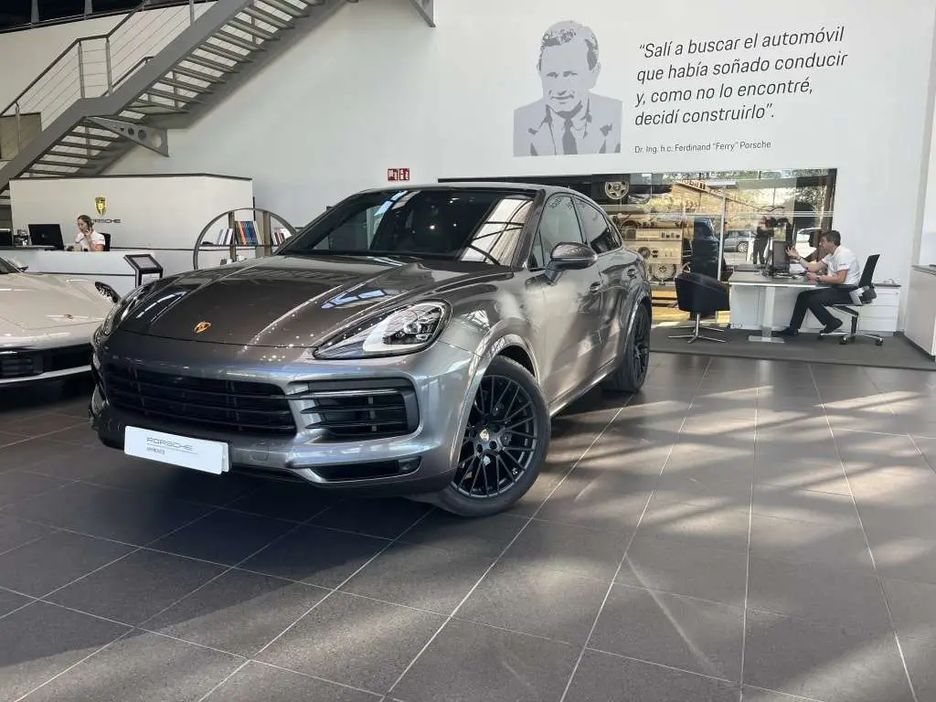 Photo 1 : Porsche Cayenne 2023 Essence