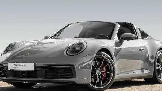 Photo 1 : Porsche 992 2023 Essence