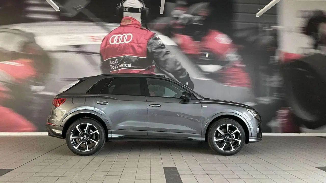 Photo 1 : Audi Q3 2024 Essence