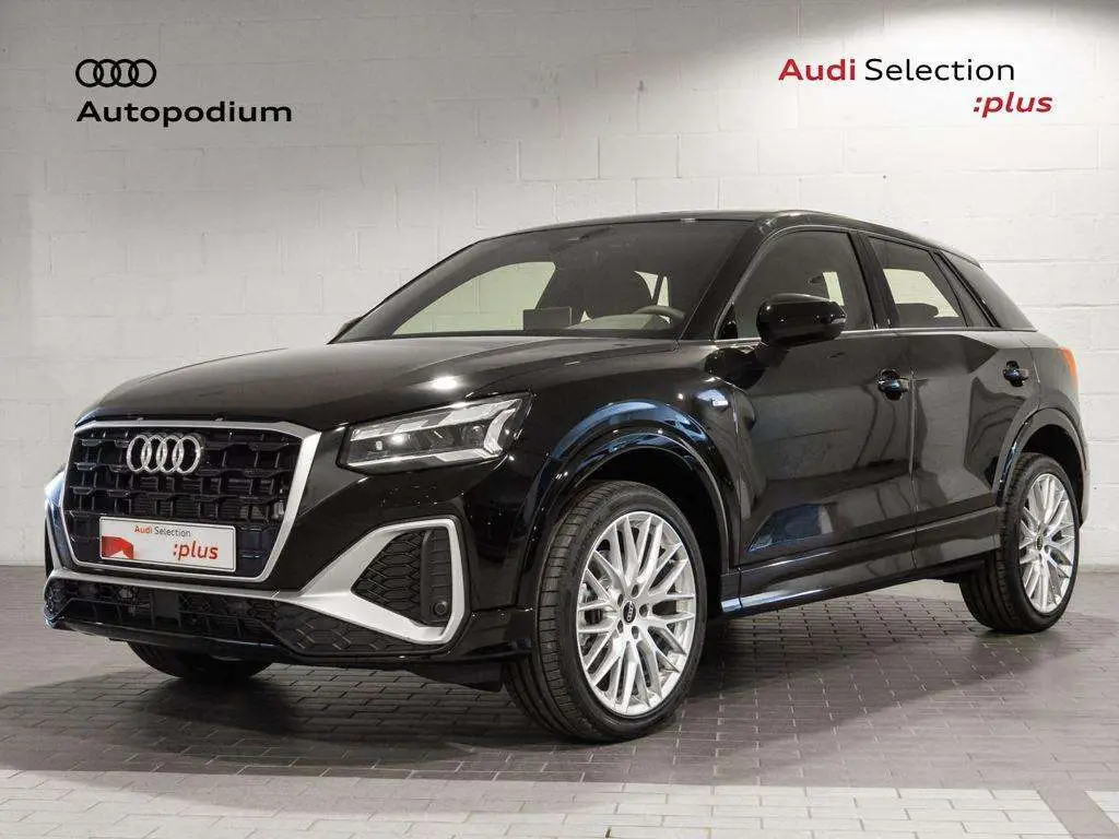 Photo 1 : Audi Q2 2024 Petrol