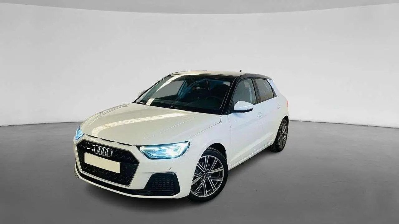 Photo 1 : Audi A1 2023 Essence