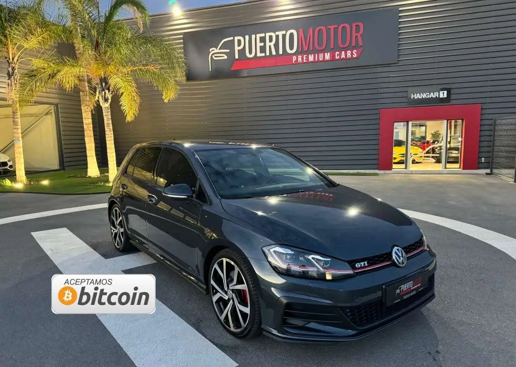 Photo 1 : Volkswagen Golf 2018 Petrol