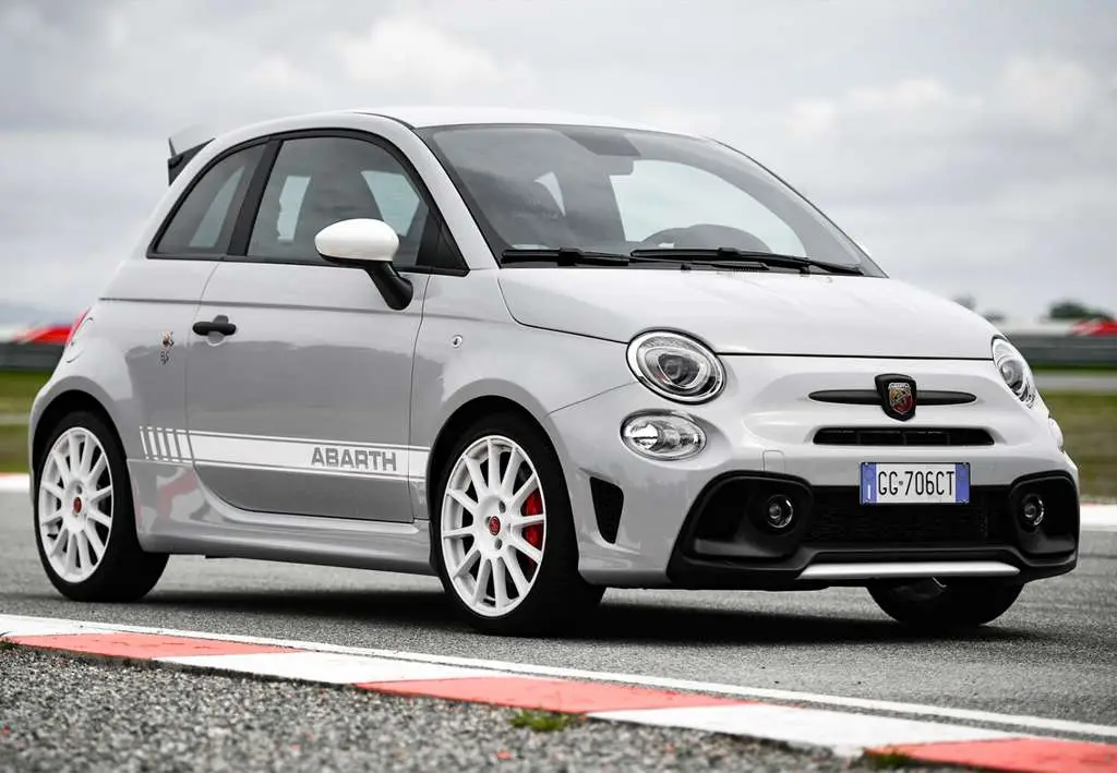 Photo 1 : Abarth 695 2024 Petrol