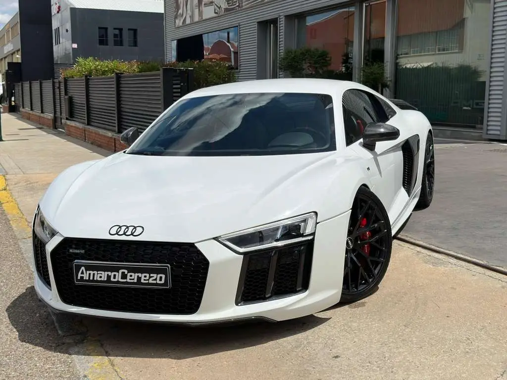 Photo 1 : Audi R8 2016 Petrol