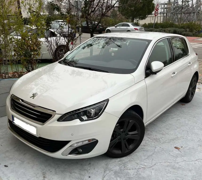 Photo 1 : Peugeot 308 2015 Petrol