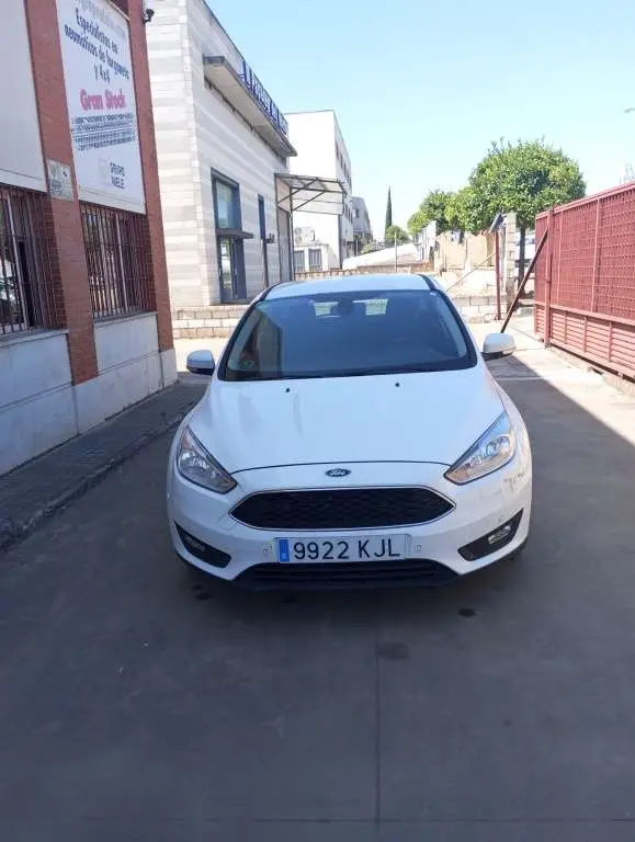 Photo 1 : Ford Focus 2018 Diesel