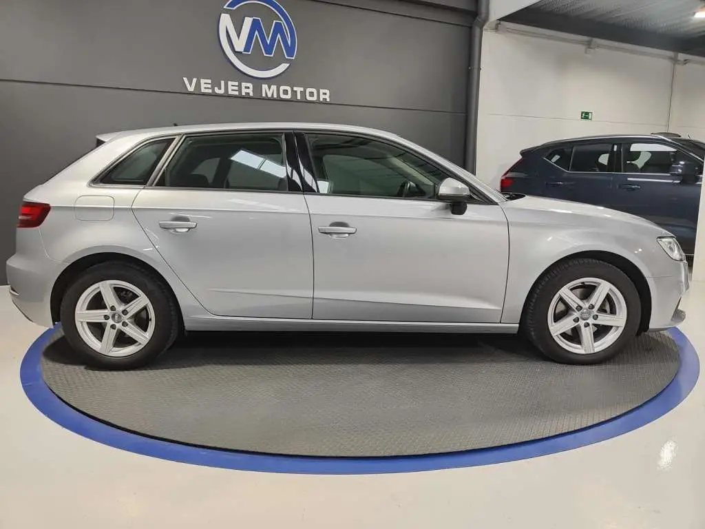 Photo 1 : Audi A3 2018 Diesel