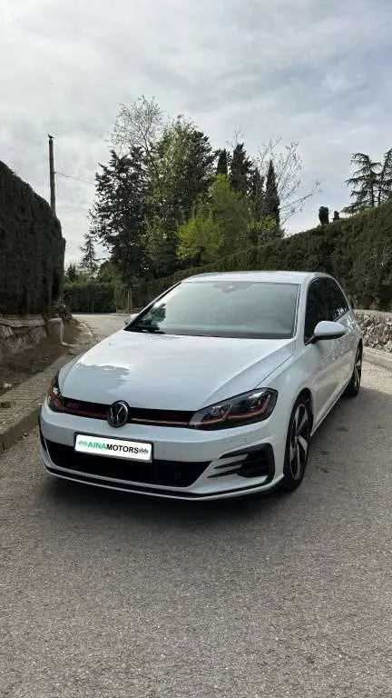 Photo 1 : Volkswagen Golf 2017 Petrol