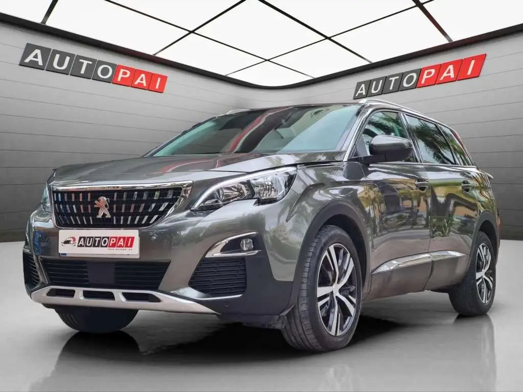 Photo 1 : Peugeot 5008 2020 Petrol