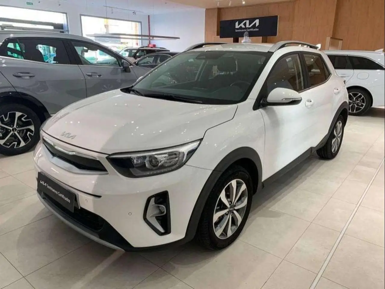 Photo 1 : Kia Stonic 2023 Petrol