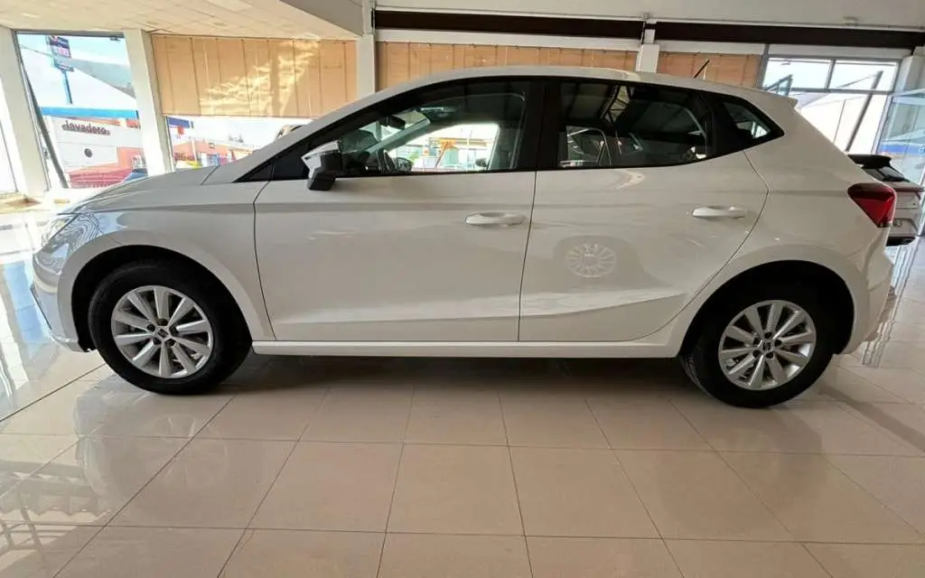 Photo 1 : Seat Ibiza 2024 Petrol