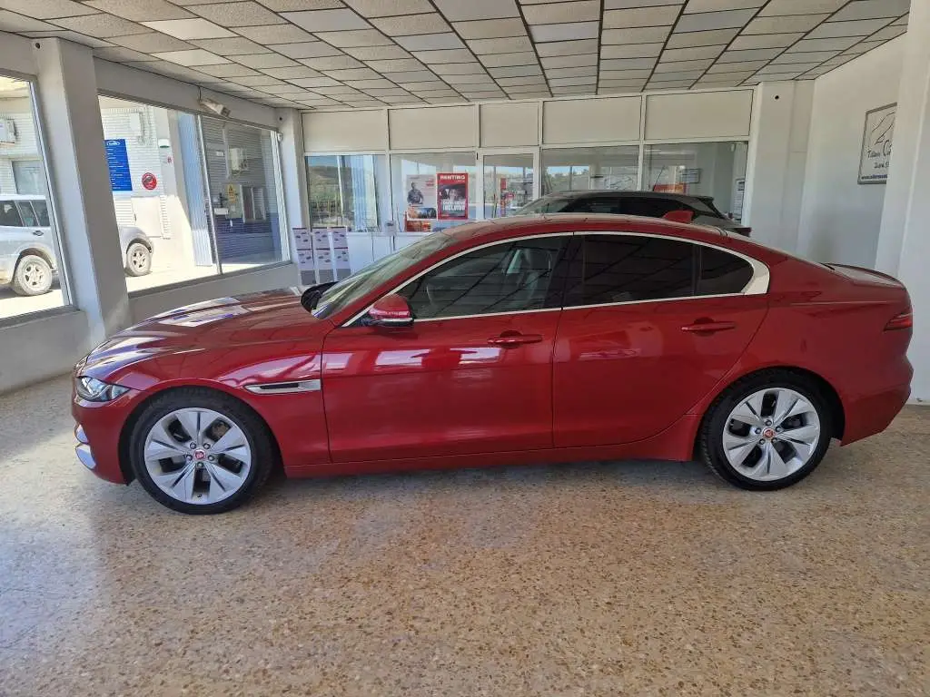 Photo 1 : Jaguar Xe 2020 Diesel