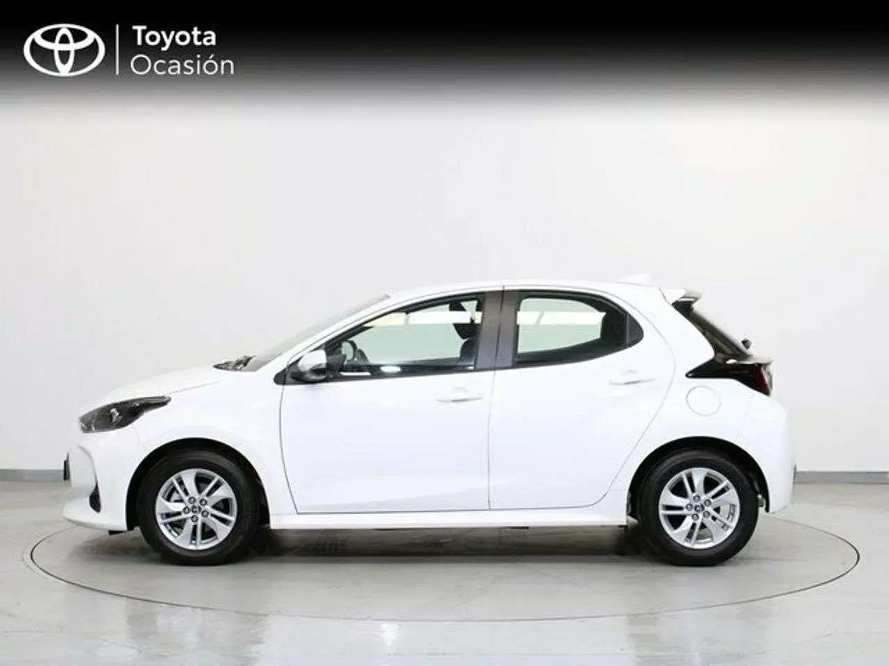 Photo 1 : Toyota Yaris 2024 Petrol