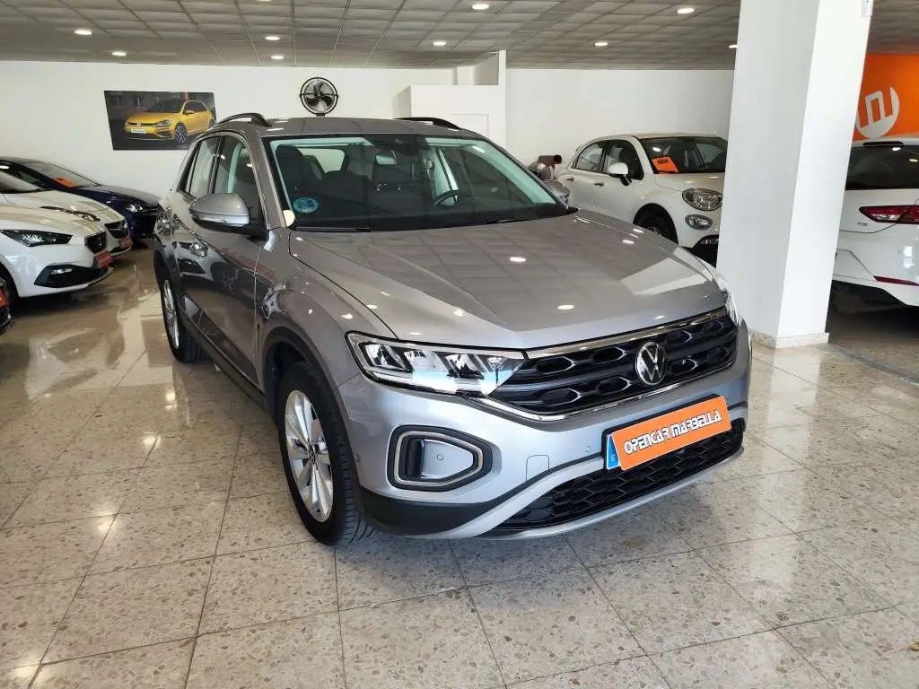 Photo 1 : Volkswagen T-roc 2023 Petrol