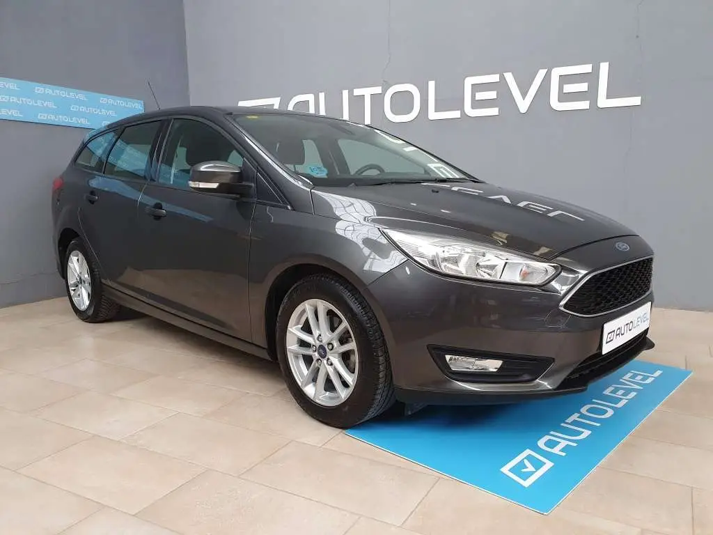 Photo 1 : Ford Focus 2017 Petrol