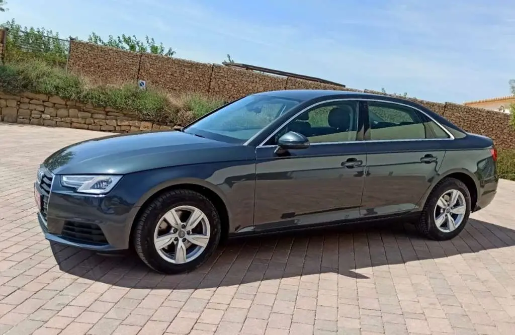 Photo 1 : Audi A4 2018 Diesel