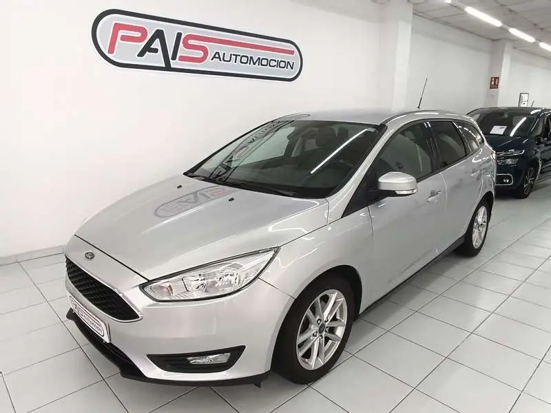 Photo 1 : Ford Focus 2016 Diesel