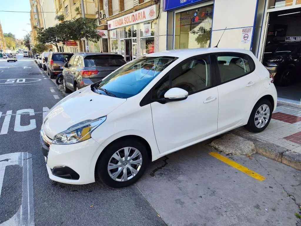 Photo 1 : Peugeot 208 2019 Essence