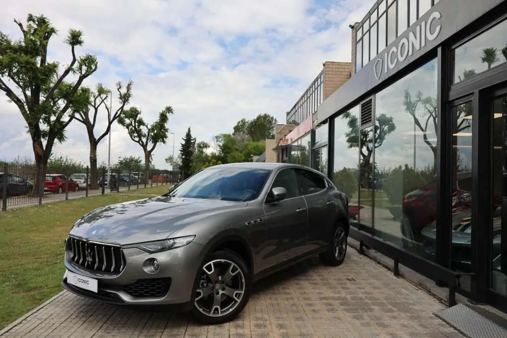 Photo 1 : Maserati Levante 2020 Essence