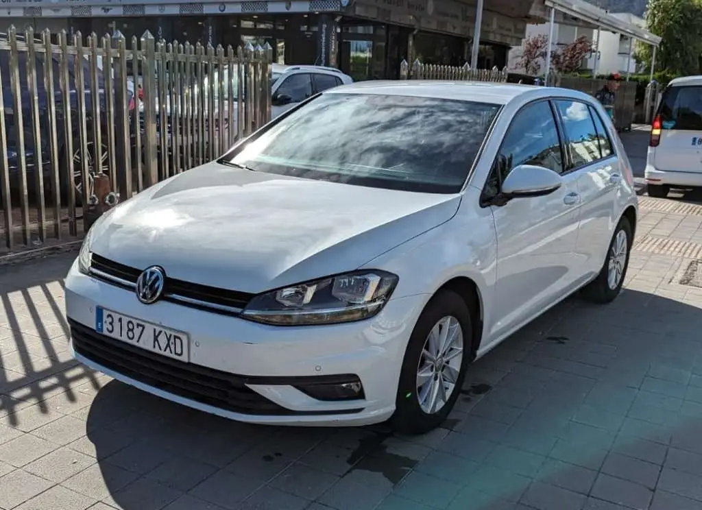 Photo 1 : Volkswagen Golf 2019 Petrol