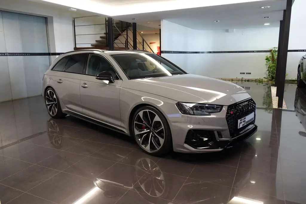 Photo 1 : Audi A4 2018 Petrol