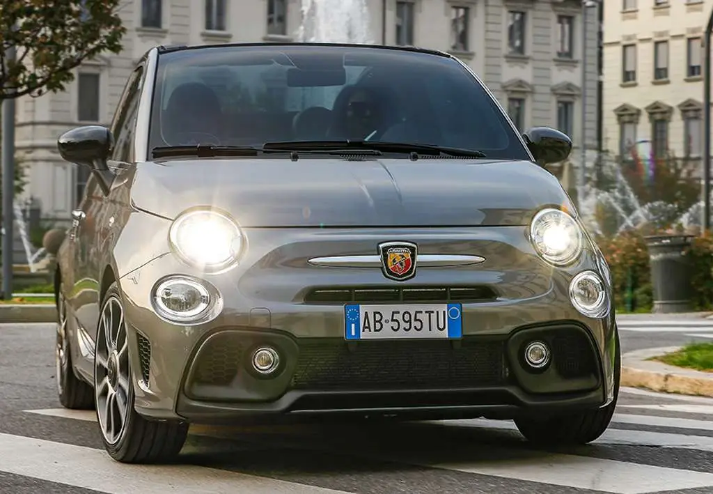 Photo 1 : Abarth 595 2024 Petrol